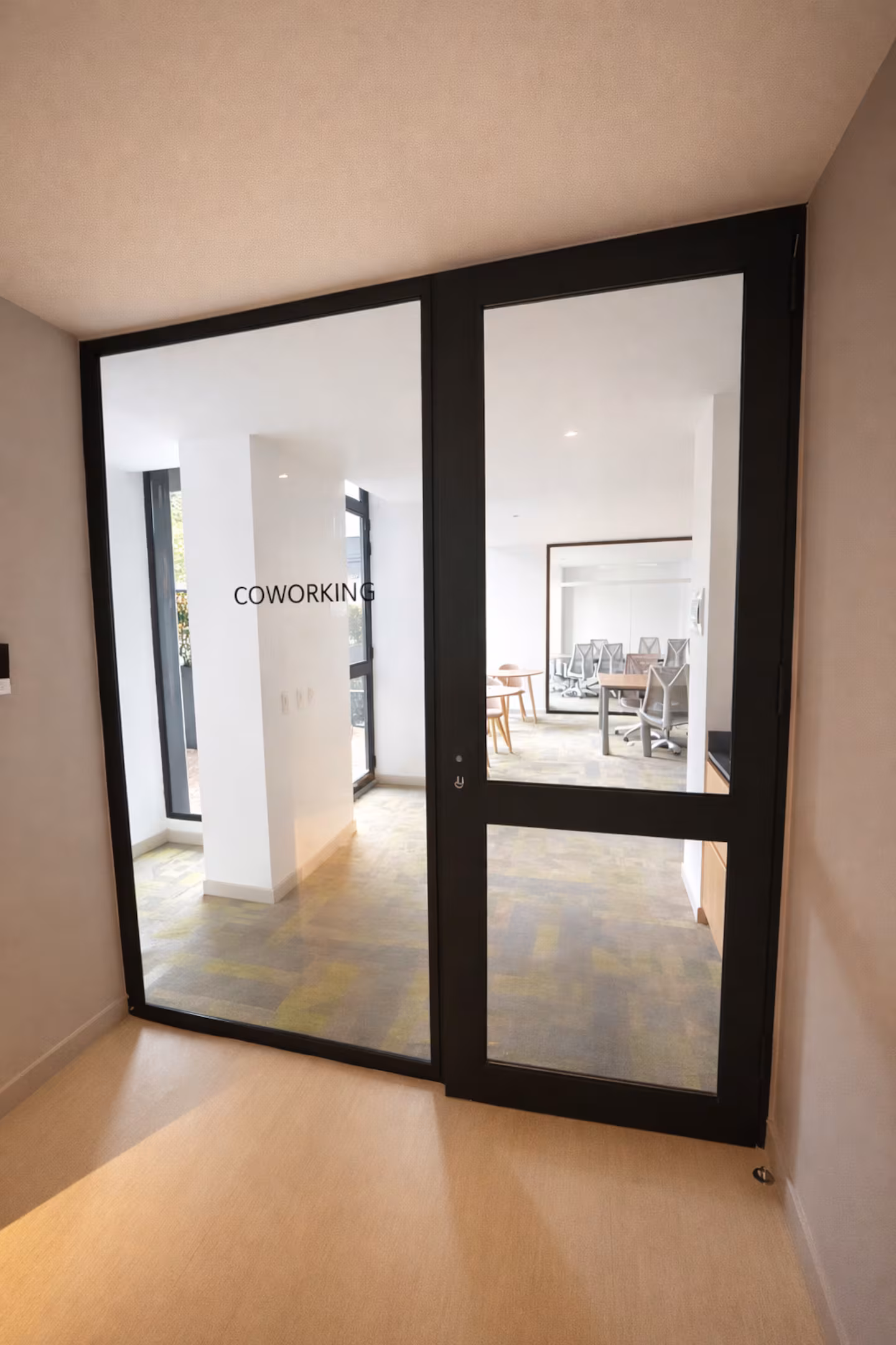 Espacio de coworking del edificio Muttuo para trabajo ininterrumpido